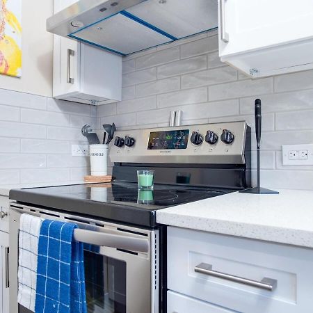 Gorgeous 2Br Condo W Parking Patio Coffee! Калгари Экстерьер фото