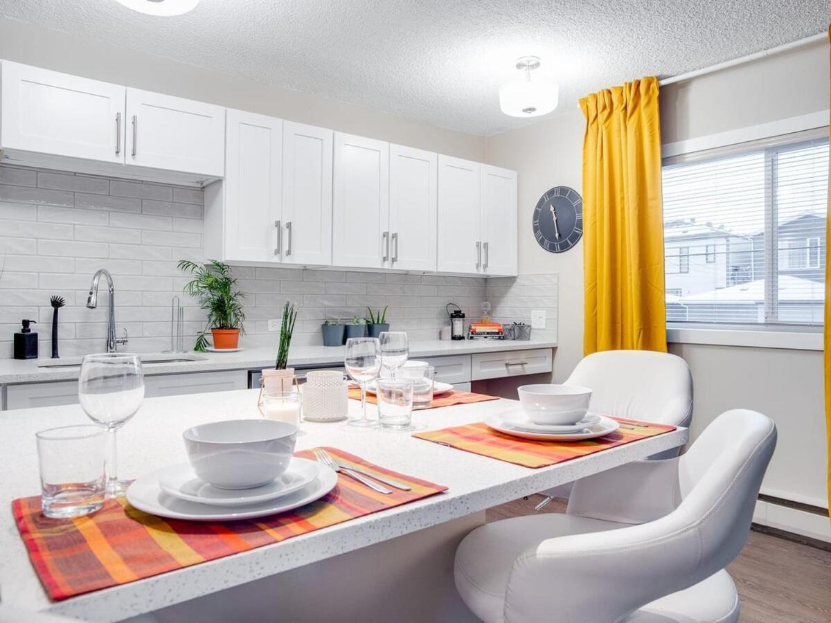 Gorgeous 2Br Condo W Parking Patio Coffee! Калгари Экстерьер фото