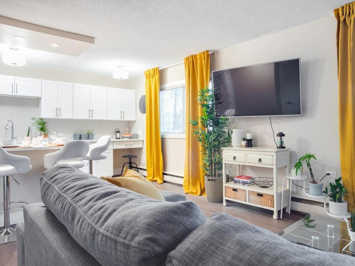 Gorgeous 2Br Condo W Parking Patio Coffee! Калгари Экстерьер фото