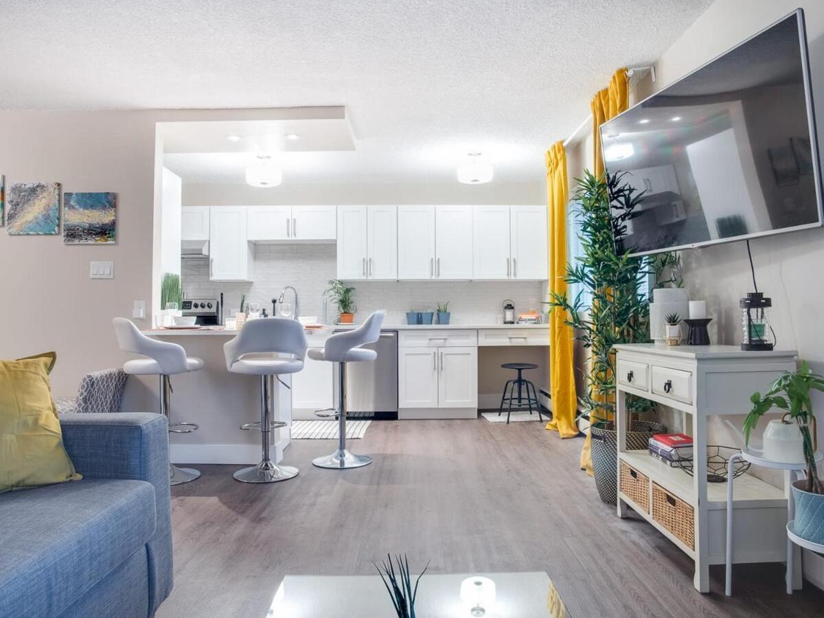Gorgeous 2Br Condo W Parking Patio Coffee! Калгари Экстерьер фото