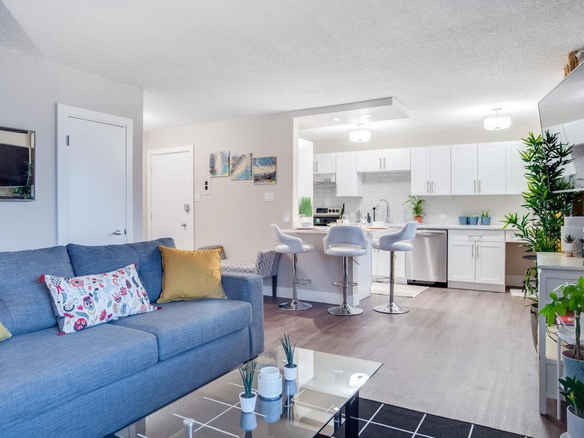 Gorgeous 2Br Condo W Parking Patio Coffee! Калгари Экстерьер фото